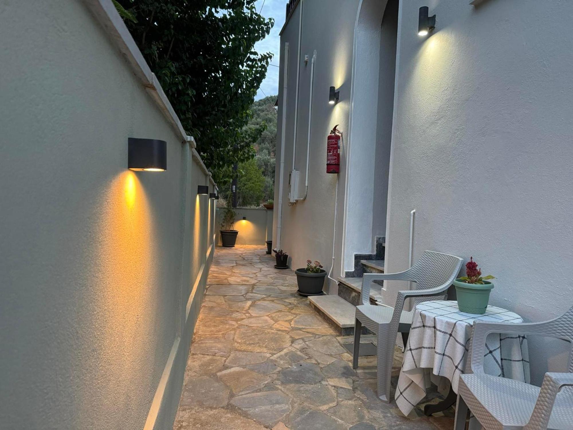 プラタニアスTanias Houseアパートメント エクステリア 写真